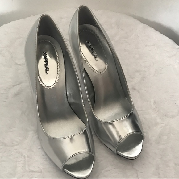 🌟3 for $20🌟Silver heels - Picture 2 of 6
